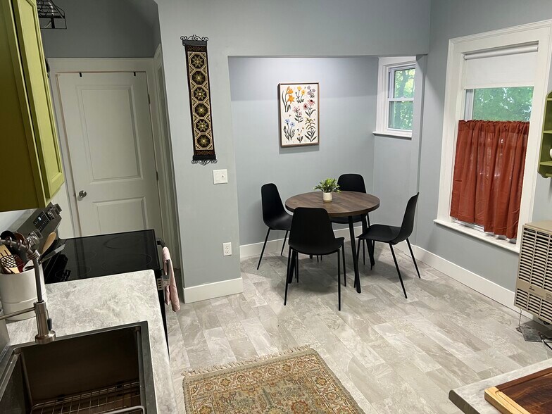 Eat-in Kitchen - 234 Shelburne Rd