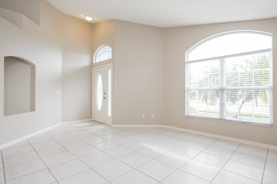 Building Photo - 15833 Pine Lily Ct