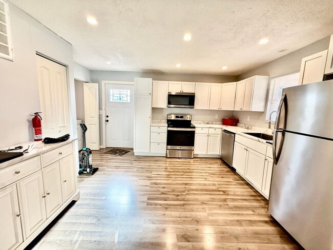 Building Photo - 3 Bedroom Ranch Home Available February, 2026 ($1,750 Monthly)