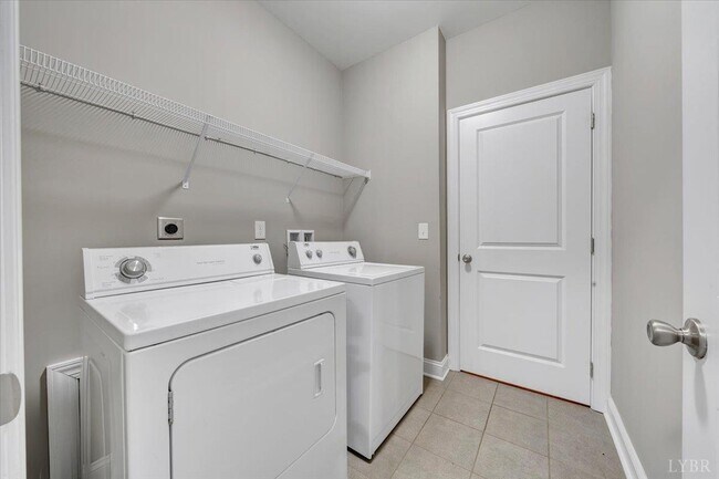 Building Photo - 1021 Lochwood Hl Dr