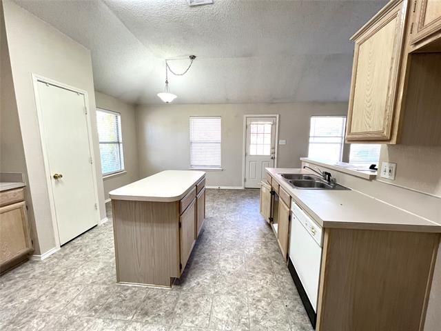 Building Photo - 3203 Athens Dr