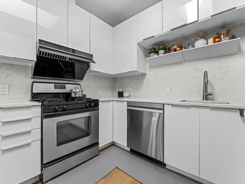 Building Photo - 433 Marlborough St