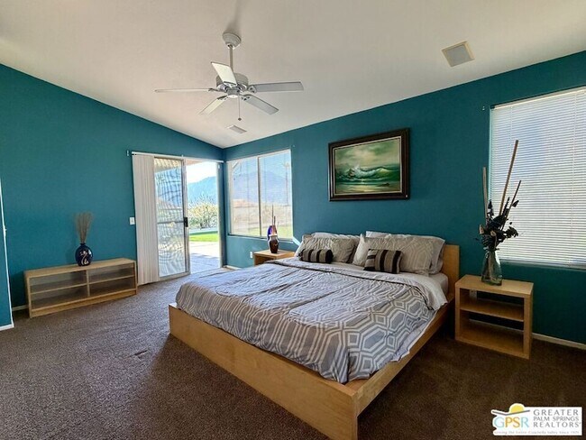 Building Photo - 9939 Vía Real