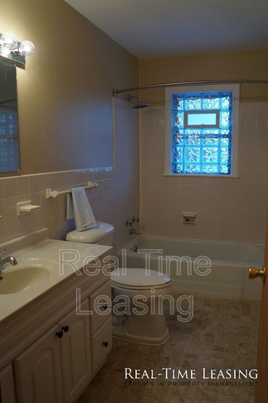 Building Photo - 311 W 74th St