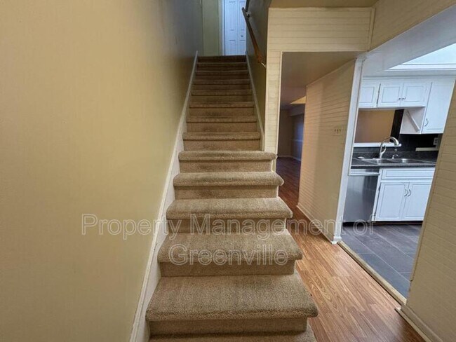 Building Photo - 2530 E North St