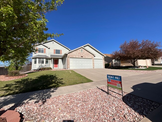 Building Photo - 3 Bedroom Home Available Near N Powers Blv...