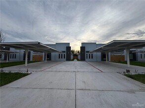 Building Photo - 15 Valle Vista St