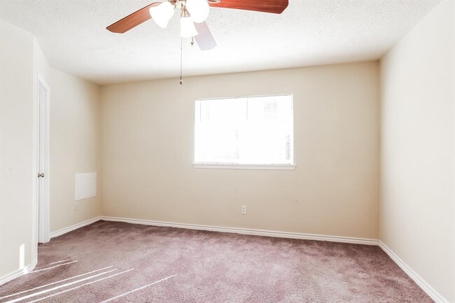 Building Photo - 5903 Country Pl