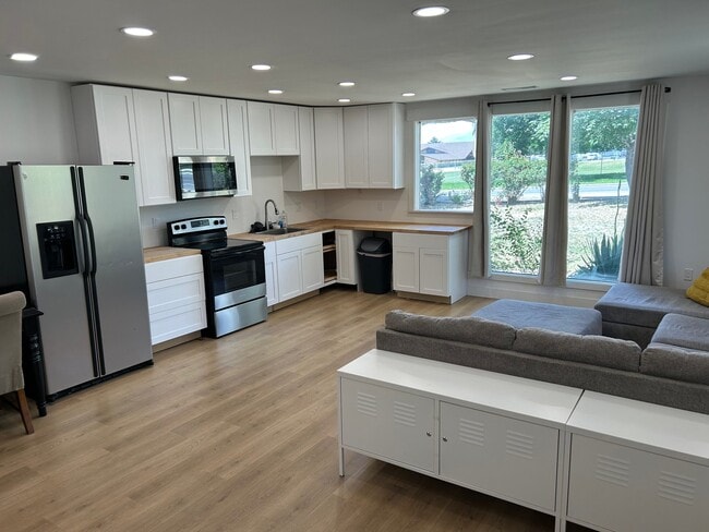 Building Photo - 2317 Timpview Dr