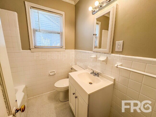 Building Photo - 611 Rudolph St