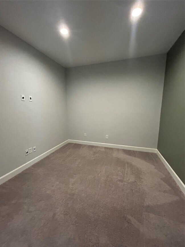 Building Photo - 1211 Marconi St