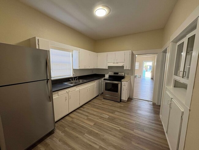 Building Photo - Charming 3 bed 1 bath 1176 Sq. Ft