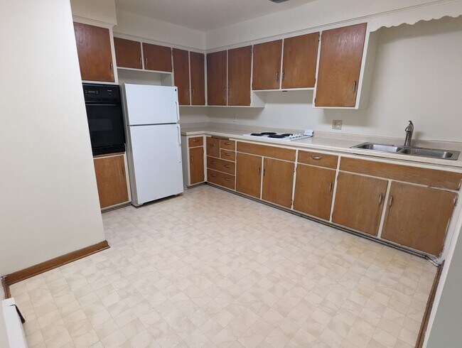 Building Photo - Sublet Available Starting 3/2/26, 2-bed 1-bath Apartment