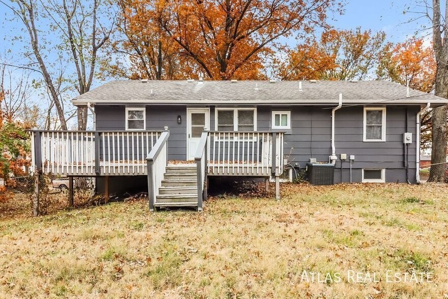 Building Photo - 602 NE Darwin St