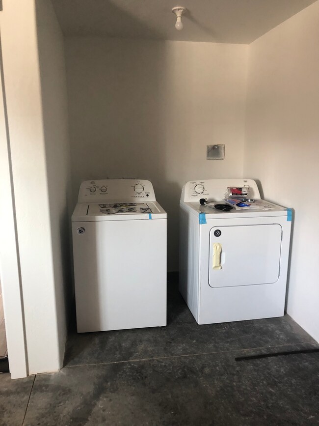 Washer & Dryer In Unit - 1675 Grand Ave