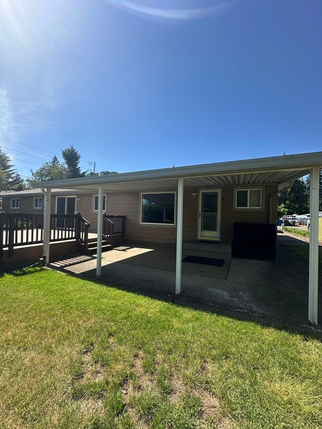 Building Photo - Three Bedroom Home in South Salem with Lar...