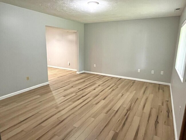 Building Photo - 69 Linden Ave