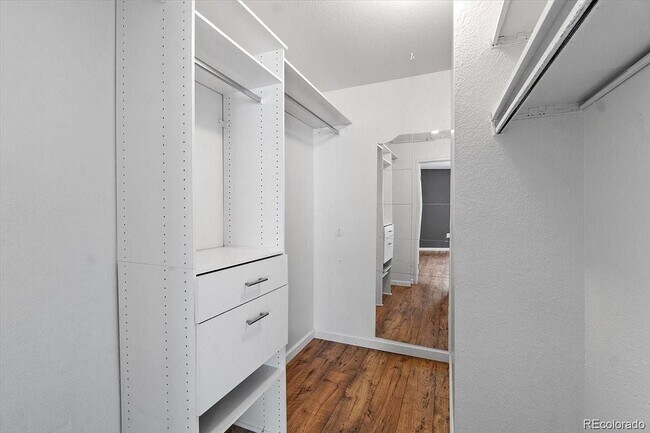 Building Photo - 8555 Fairmount Dr