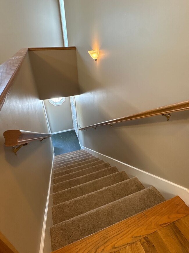 Building Photo - Beautiful 2 Bedroom Home with Spacious Bonus Room!