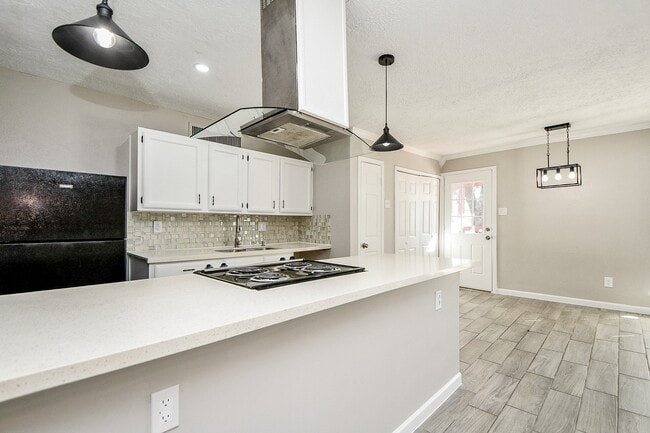 Building Photo - 14646 Dartwood Dr