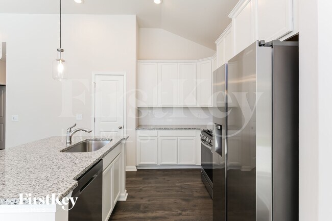 Building Photo - 1111 Mission Hill Ln