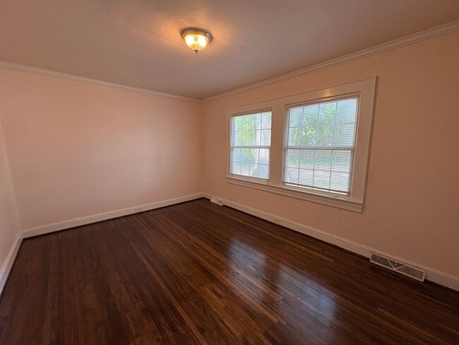 Building Photo - 3 Bedroom Home in Hickory Grove