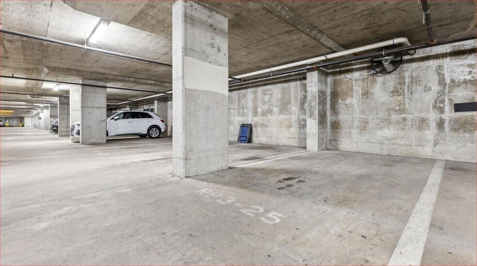 Building Photo - 3600 S Glebe Rd