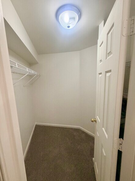 Building Photo - 5837 Norham Dr