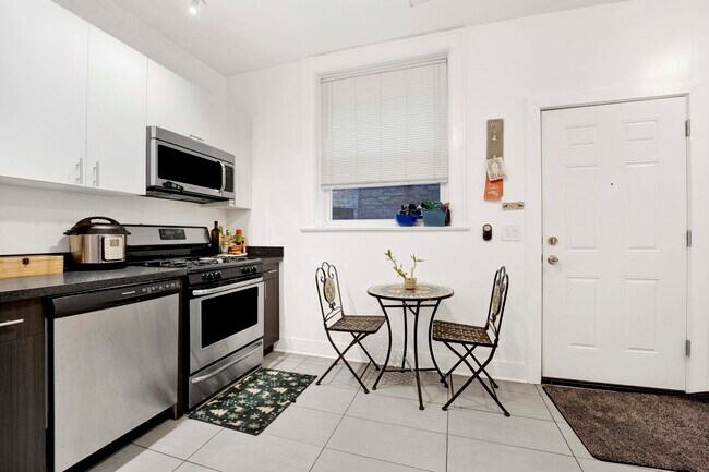 Building Photo - 3226 W Potomac Ave