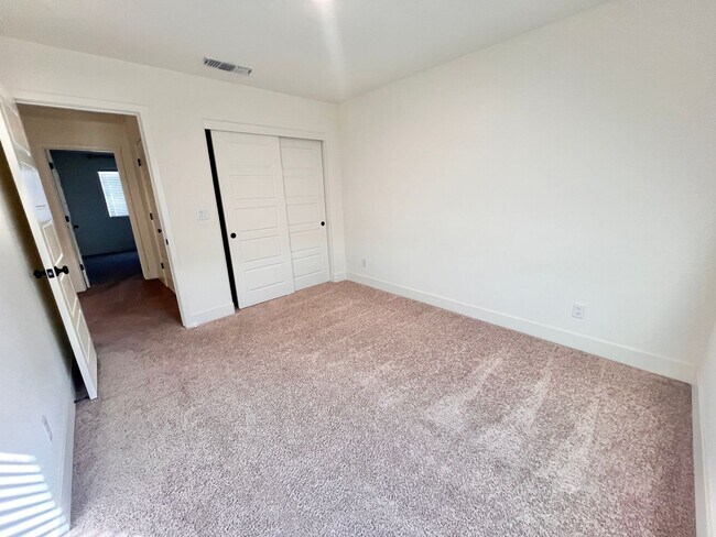 Building Photo - 1602 Dodder Dr