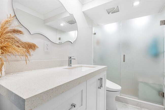 Building Photo - 5555 Collins Ave