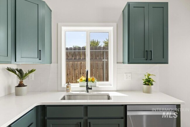 Building Photo - 10494 W Shields Ave