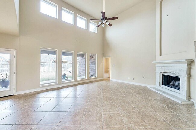 Building Photo - 28810 Davenport Dr
