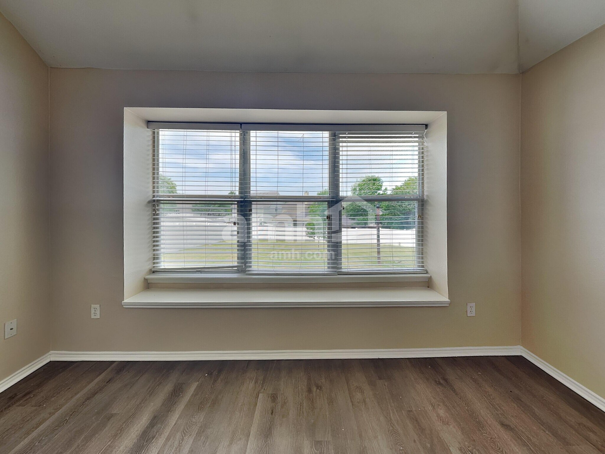 Building Photo - 210 Hilltop Dr