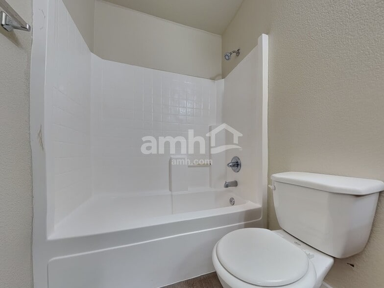 Building Photo - 3810 Shimmering Creek Ave