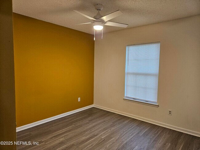 Building Photo - 1203 Stern Way