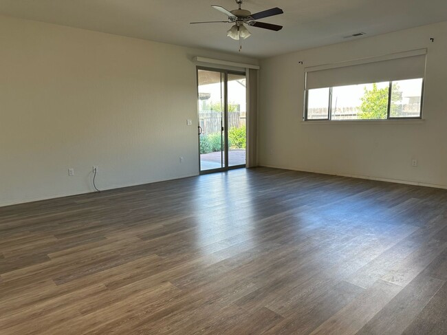 Building Photo - 318 S Wind Ct