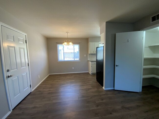 Building Photo - 3 Bedroom Single Story Home Available Near...