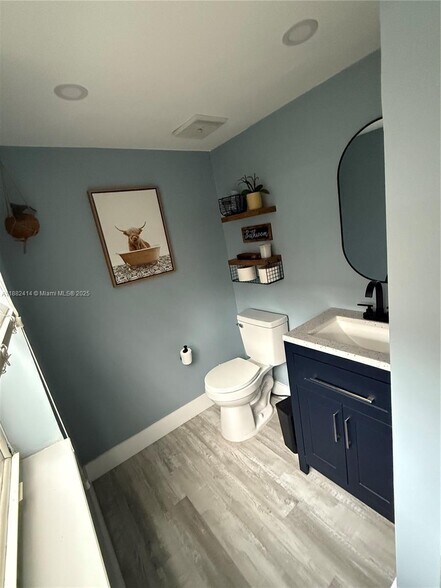Building Photo - 5460 SW 70th Pl N
