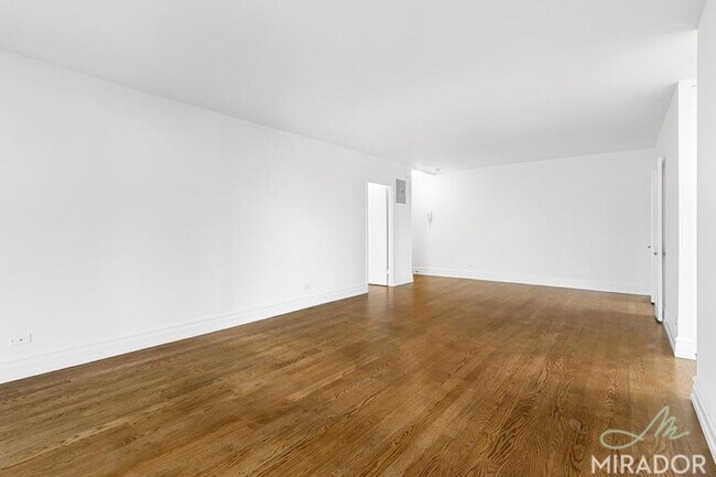 Building Photo - 3 bedroom in New York NY 10023