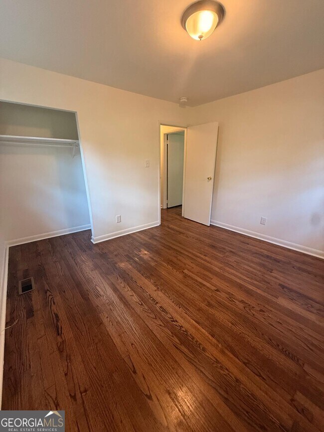 Building Photo - 6646 Wolf River Ct