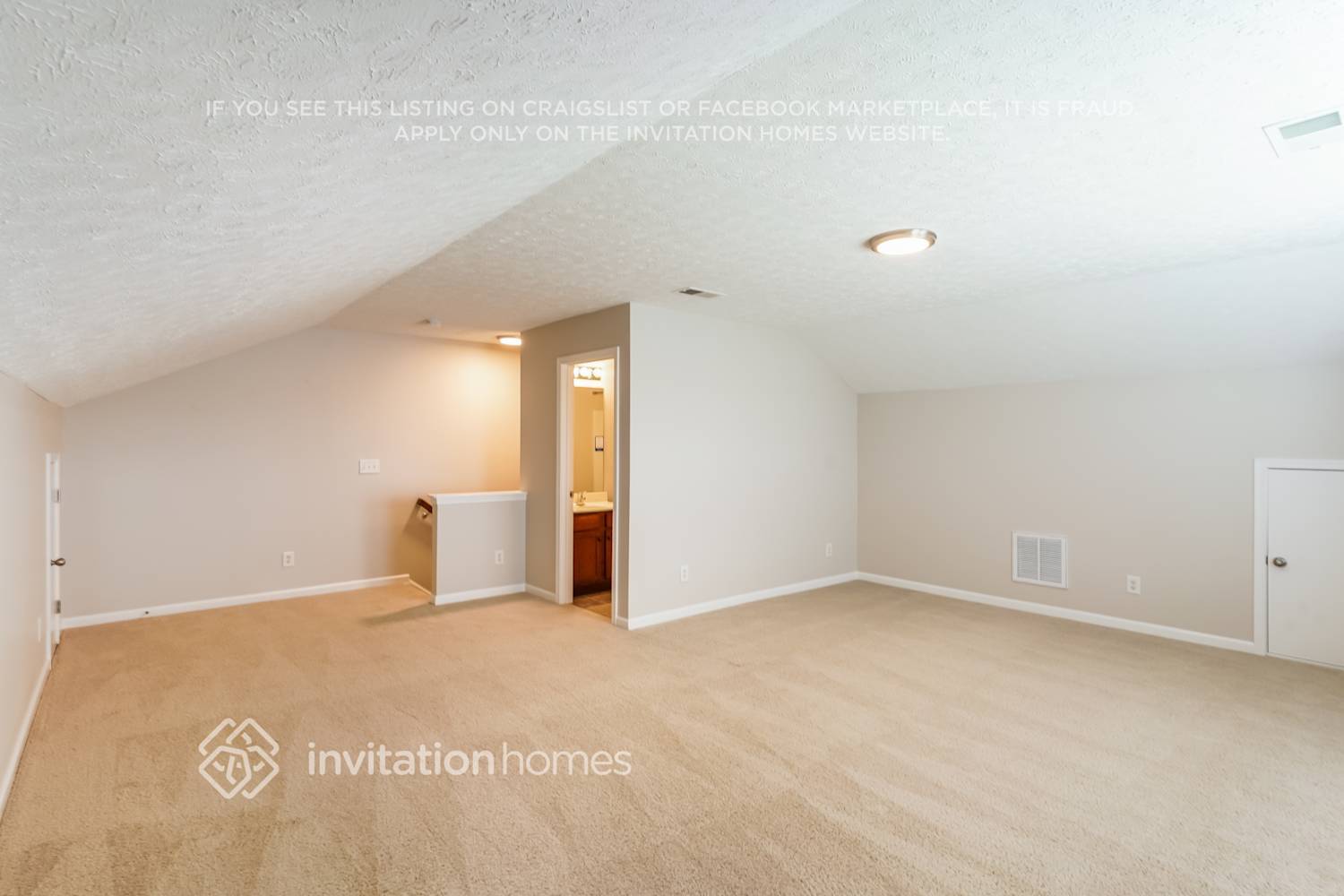 Building Photo - 2201 Oaklawn Ct