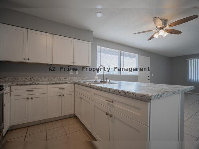 Building Photo - 4719 E Belleview St