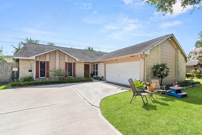 Building Photo - 4914 Tain Dr