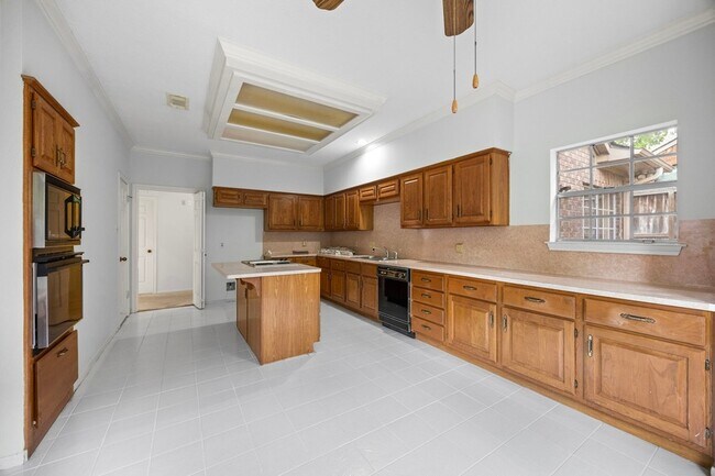 Building Photo - 4215 Valley Glade Dr