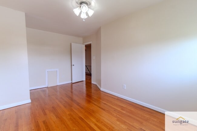 Building Photo - 945 Stormont Cir