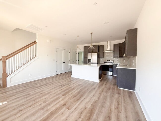 Building Photo - Fuller Style - Spacious 3-Bedroom Townhome with Pool and Pickleball Court