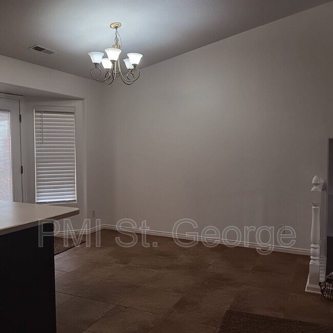 Building Photo - 1947 E 40 S Cir