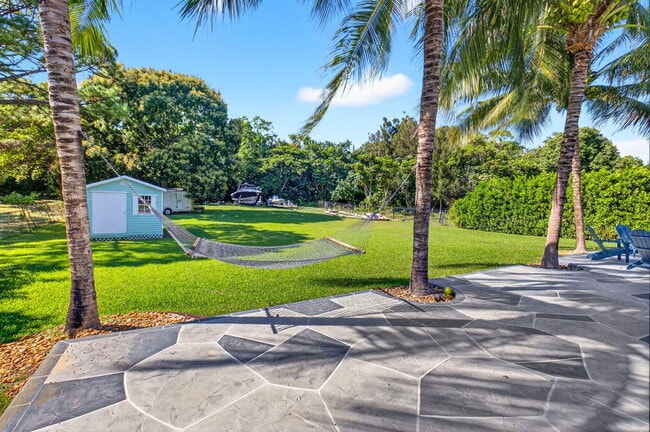 Building Photo - 6701 Hillside Ln