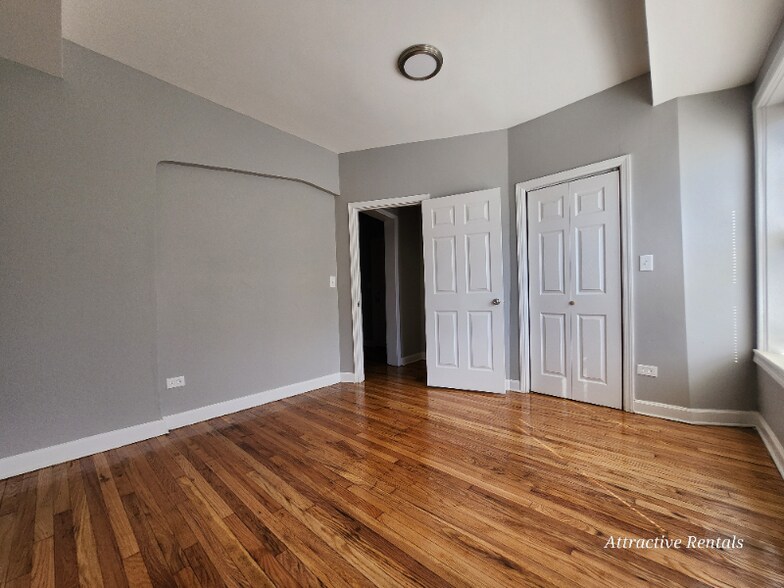 Building Photo - 608 E 71st St